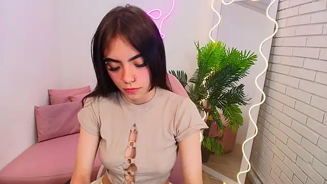 Snapshot of Roxanne_tay chatting on 12.11.24 Roxanne tay online show from 12.11.24