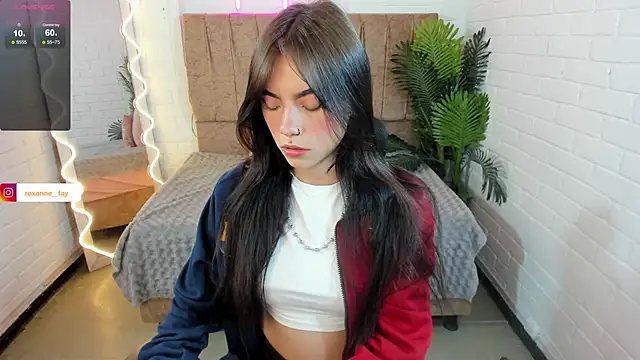 Snapshot of Roxanne_tay chatting on 01.14.25 Roxanne tay online show from 01.14.25