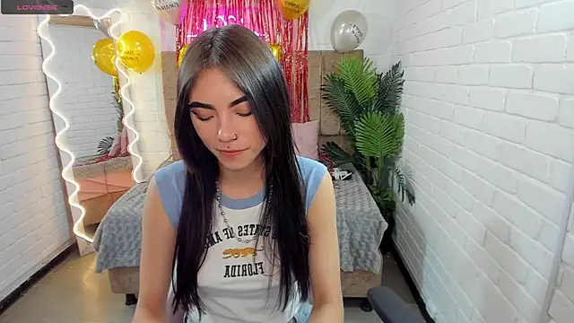 Snapshot of Roxanne_tay chatting on 01.31.25 Roxanne tay online show from 01.31.25