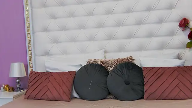 Lenna Paul online show from 03.05.25