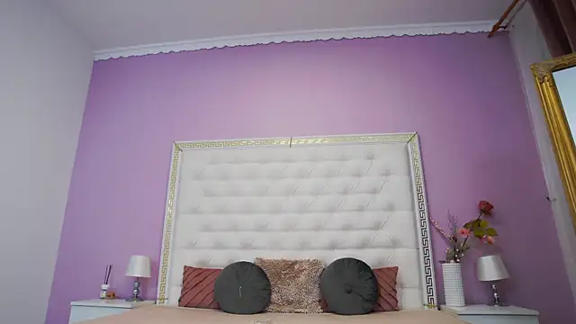 Lenna Paul online show from 10.16.25