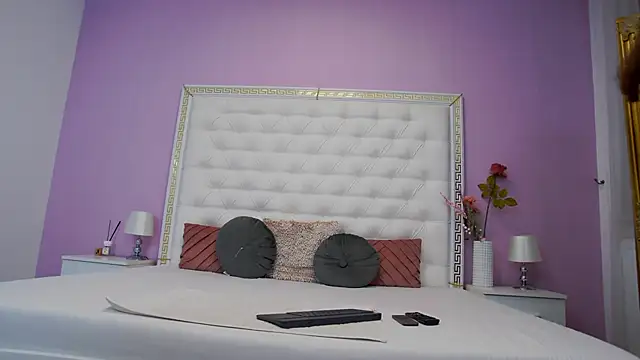 Lenna Paul online show from 11.06.25