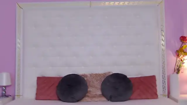 Snapshot of Lenna_Paul chatting on 04.07.26 Lenna Paul online show from 04.07.26