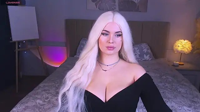 Snapshot of GoddessGlow chatting on 12.04.24 GoddessGlow online show from 12.04.24