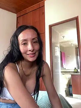 Snapshot of yaralyminjo2 chatting on 12.13.24 yaralyminjo2 online show from 12.13.24