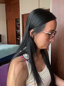 Snapshot of yaralyminjo2 chatting on 03.04.25 yaralyminjo2 online show from 03.04.25