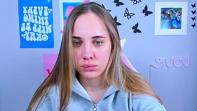 Snapshot of MiaMilas chatting on 12.20.24 MiaMilas online show from 12.20.24