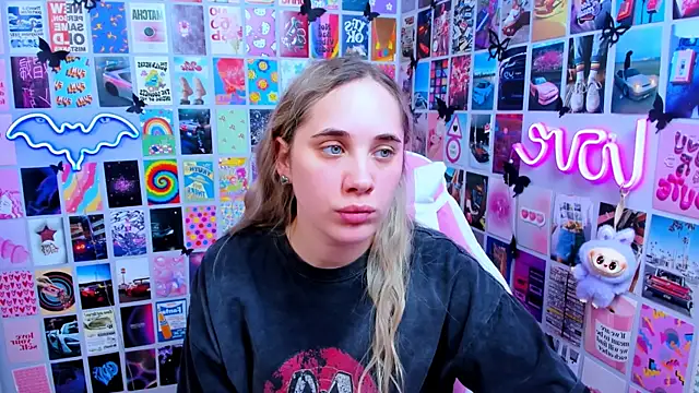 Snapshot of MiaMilas chatting on 03.23.26 MiaMilas online show from 03.23.26