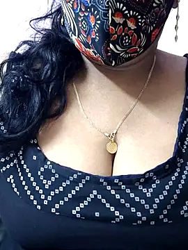 mallu-sumi online show from 04.19.26