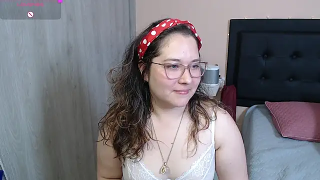 Snapshot of May_Carlier chatting on 12.02.24 May Carlier online show from 12.02.24