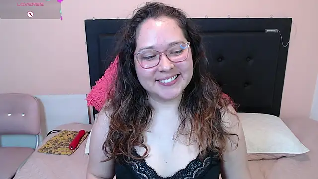 Snapshot of May_Carlier chatting on 02.05.25 May Carlier online show from 02.05.25