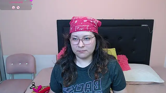 Snapshot of May_Carlier chatting on 02.11.25 May Carlier online show from 02.11.25