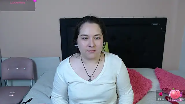 Snapshot of May_Carlier chatting on 02.19.25 May Carlier online show from 02.19.25