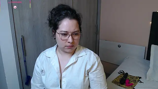 Snapshot of May_Carlier chatting on 03.17.25 May Carlier online show from 03.17.25