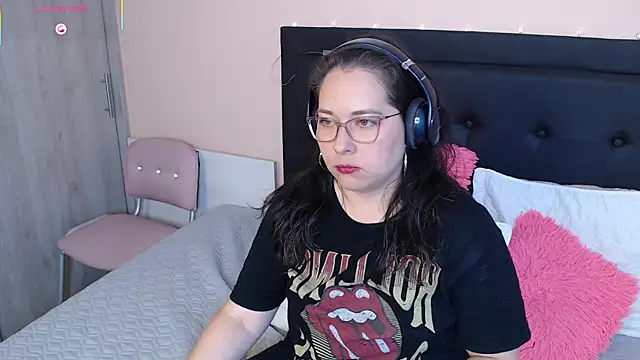 Snapshot of May_Carlier chatting on 09.09.25 May Carlier online show from 09.09.25