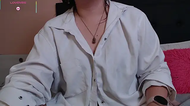 Snapshot of May_Carlier chatting on 09.13.25 May Carlier online show from 09.13.25