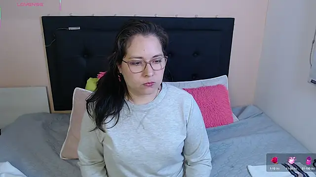 Snapshot of May_Carlier chatting on 09.16.25 May Carlier online show from 09.16.25