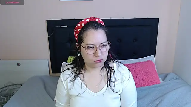 Snapshot of May_Carlier chatting on 09.17.25 May Carlier online show from 09.17.25