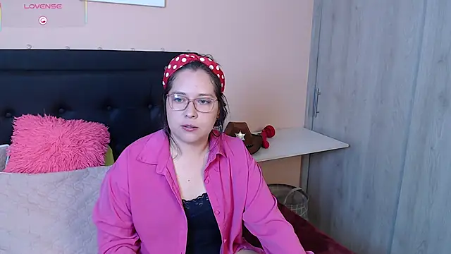 Snapshot of May_Carlier chatting on 09.25.25 May Carlier online show from 09.25.25