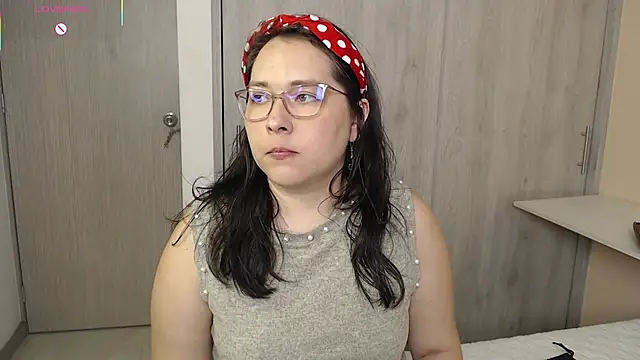 Snapshot of May_Carlier chatting on 10.09.25 May Carlier online show from 10.09.25