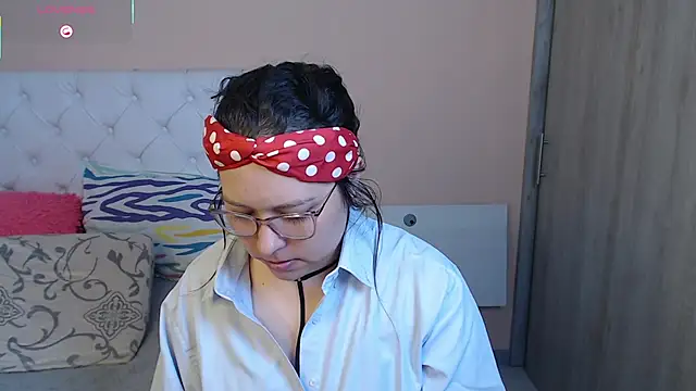 Snapshot of May_Carlier chatting on 11.28.25 May Carlier online show from 11.28.25