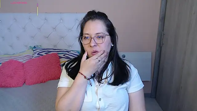 Snapshot of May_Carlier chatting on 11.30.25 May Carlier online show from 11.30.25