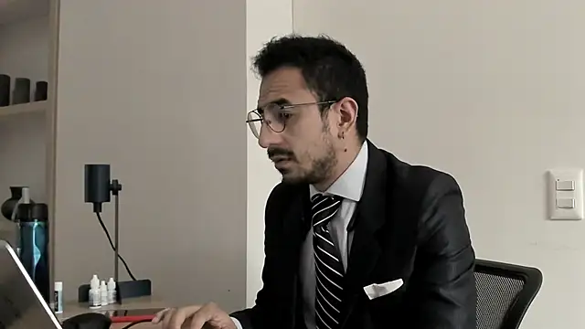 Snapshot of pablo-rincon95 chatting on 01.14.25 pablo-rincon95 online show from 01.14.25