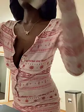 Snapshot of spicysugar74 chatting on 12.15.24 spicysugar74 online show from 12.15.24