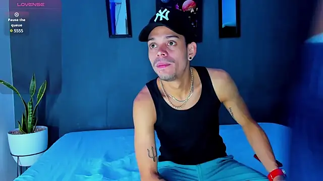 Snapshot of Friendsofeverything_ chatting on 02.04.25 Friendsofeverything  online show from 02.04.25