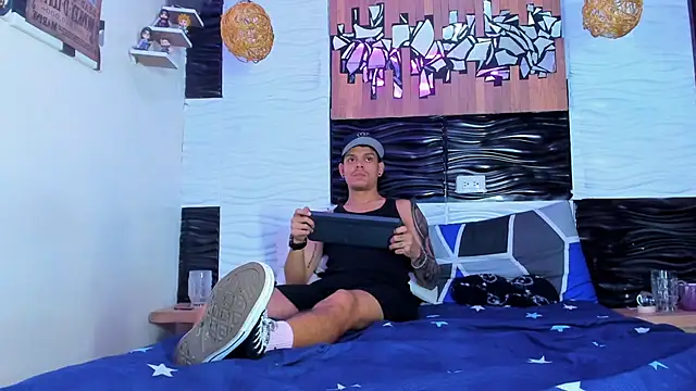 Snapshot of Friendsofeverything_ chatting on 11.01.25 Friendsofeverything  online show from 11.01.25