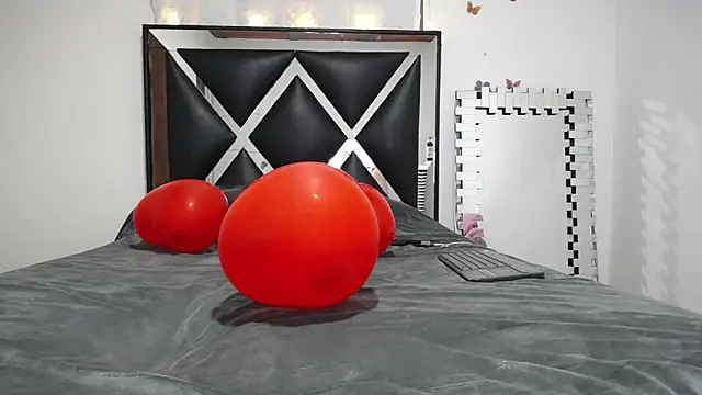 Snapshot of merlin-18 chatting on 02.16.25 merlin-18 online show from 02.16.25