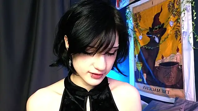 Snapshot of dark_vamp_ chatting on 12.19.24 dark vamp  online show from 12.19.24