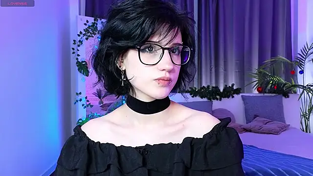 Snapshot of dark_vamp_ chatting on 12.21.24 dark vamp  online show from 12.21.24