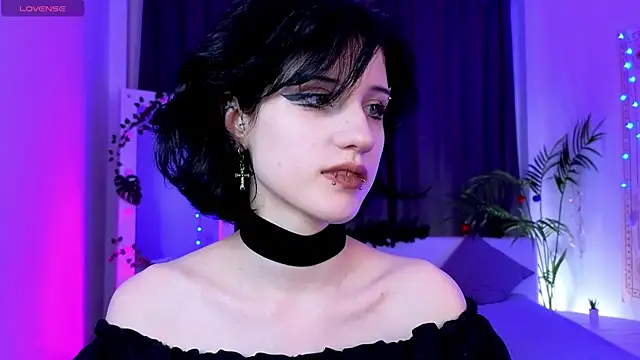 Snapshot of dark_vamp_ chatting on 12.25.24 dark vamp  online show from 12.25.24