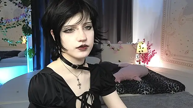 Snapshot of dark_vamp_ chatting on 03.02.25 dark vamp  online show from 03.02.25