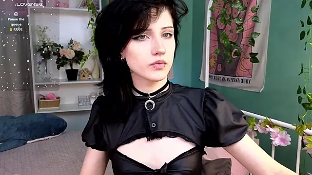 Snapshot of dark_vamp_ chatting on 10.16.25 dark vamp  online show from 10.16.25