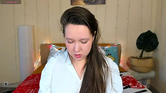 Mira Karter online show from 05.15.26