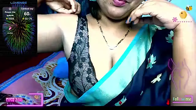 Snapshot of honey-sexy chatting on 04.22.26 honey-sexy online show from 04.22.26
