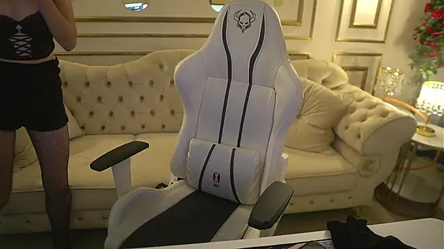 Snapshot of Inessa_Song chatting on 12.22.24 Inessa Song online show from 12.22.24