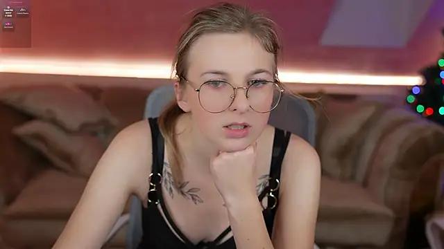 Snapshot of Inessa_Song chatting on 01.26.25 Inessa Song online show from 01.26.25