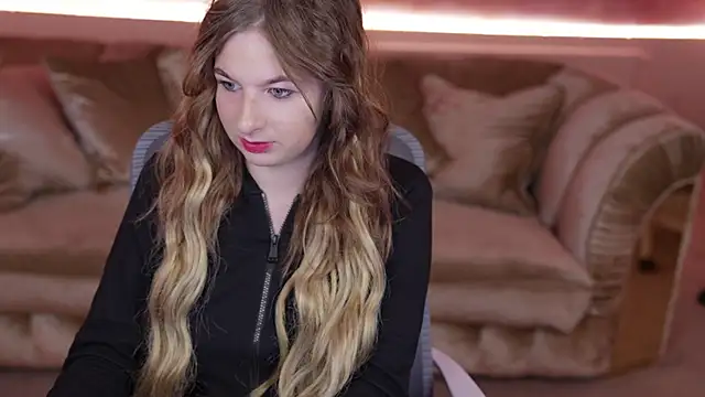 Snapshot of Inessa_Song chatting on 03.19.25 Inessa Song online show from 03.19.25