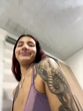 Snapshot of dolcebella chatting on 11.08.25 dolcebella online show from 11.08.25