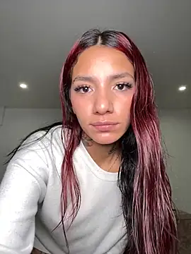 Snapshot of dolcebella chatting on 11.19.25 dolcebella online show from 11.19.25