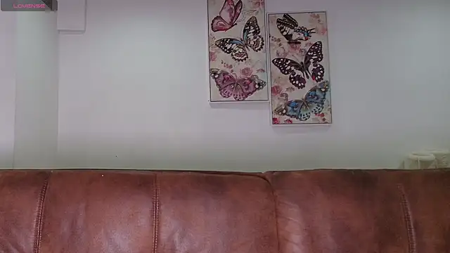 Snapshot of dolcebella chatting on 11.29.25 dolcebella online show from 11.29.25