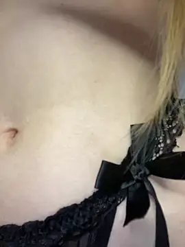 Snapshot of beautiful_angel chatting on 05.17.26 beautiful angel online show from 05.17.26