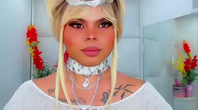 Snapshot of AdanKinng chatting on 02.28.25 AdanKinng online show from 02.28.25