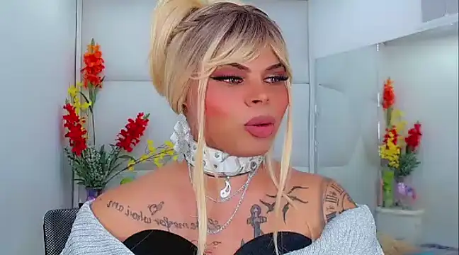 Snapshot of AdanKinng chatting on 03.03.25 AdanKinng online show from 03.03.25