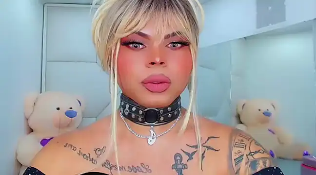 Snapshot of AdanKinng chatting on 03.15.25 AdanKinng online show from 03.15.25