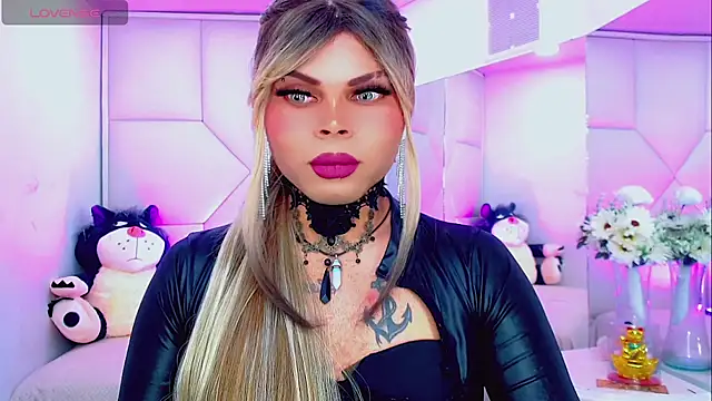 Snapshot of AdanKinng chatting on 10.12.25 AdanKinng online show from 10.12.25