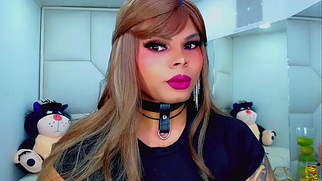 Snapshot of AdanKinng chatting on 10.30.25 AdanKinng online show from 10.30.25